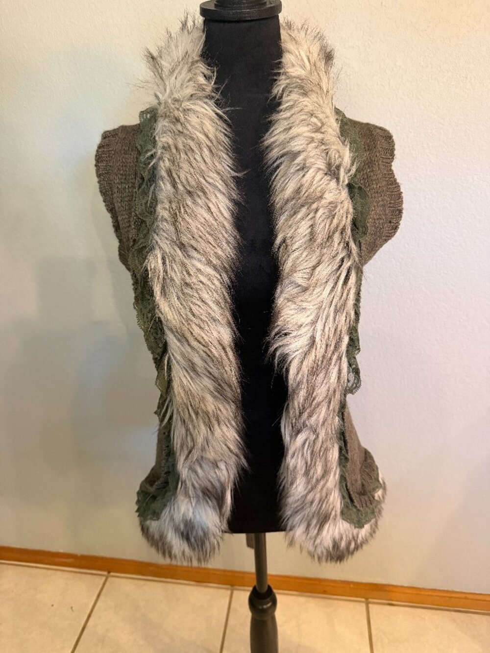 NWT John Fashion Wool Blend Faux Fur Lace Belted Sweater Vest Size S
